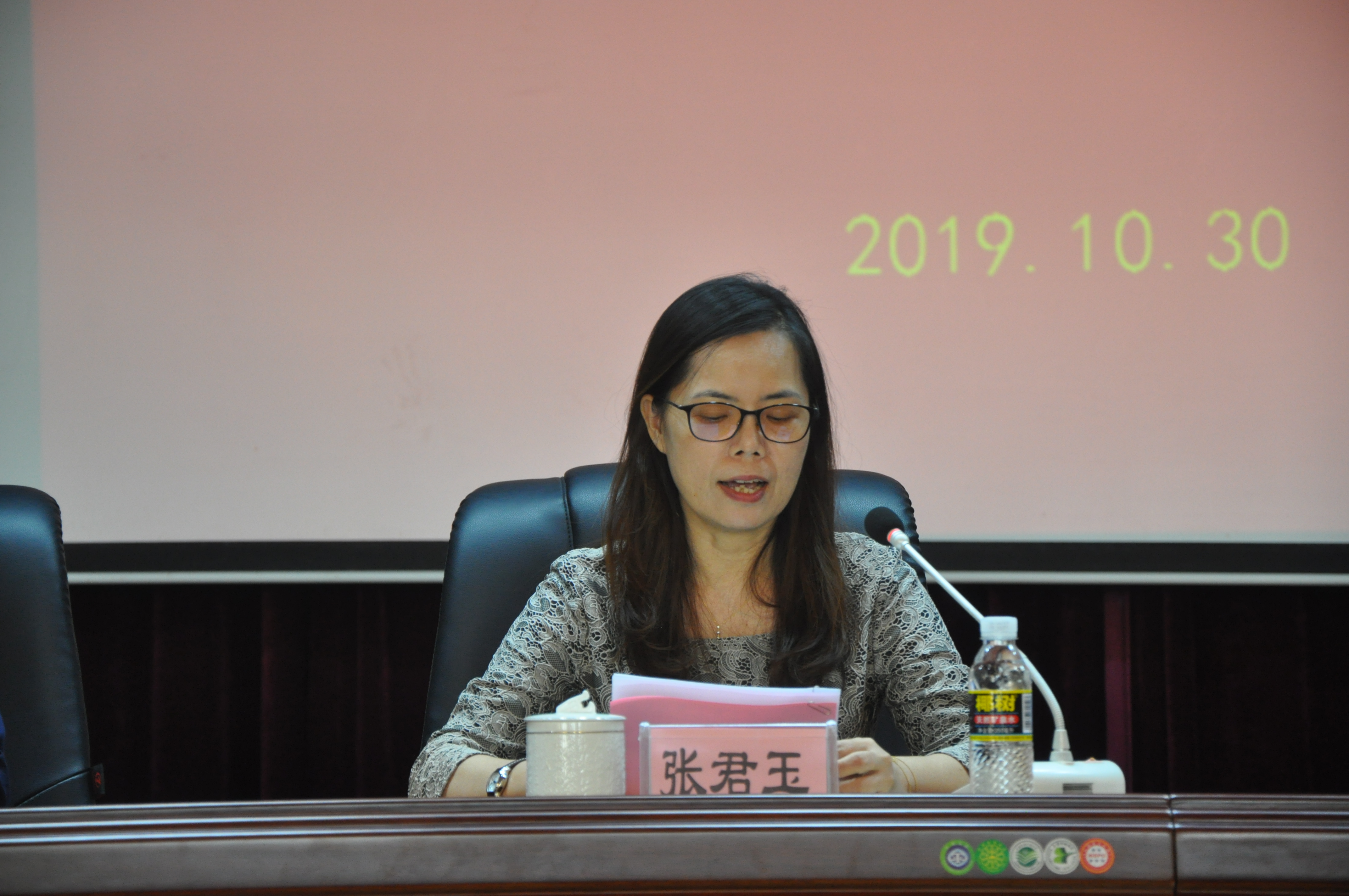 张君玉副校长宣读获奖名单.JPG