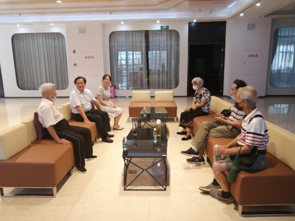 退休党员座谈_副本.jpg