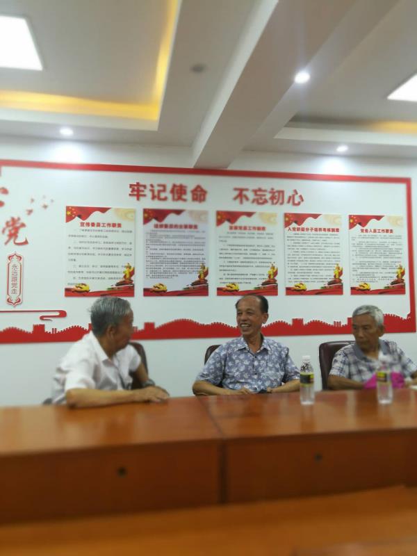 退休党员1.jpg