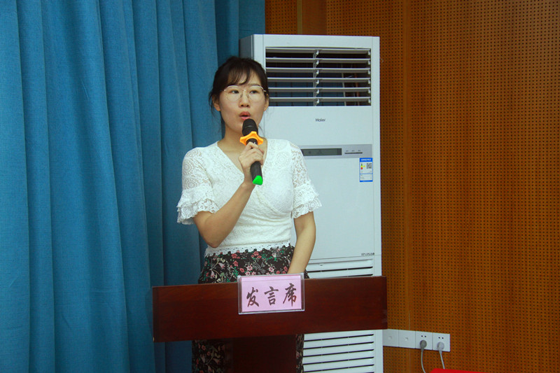 代表发言_副本.jpg